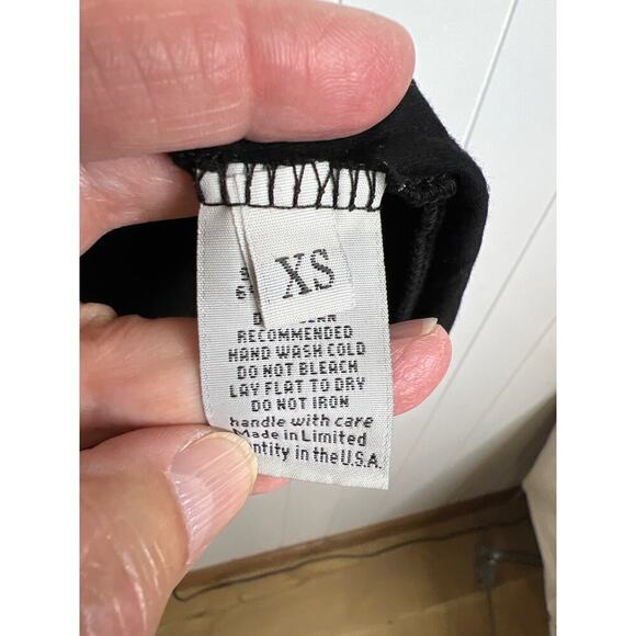 Lauren Moshi Black Tunic Length Tank "Love Conquers All" Graphic Size XS - Picture 5 of 7